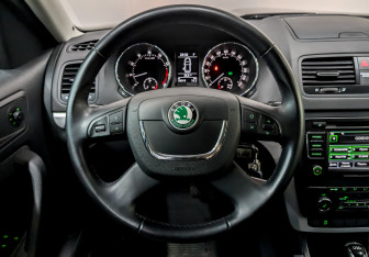 Подержанный автомобиль Skoda Yeti 2014 года (21 фото)