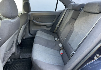 Подержанный автомобиль Hyundai Elantra Sedan 2005 года (11 фото)