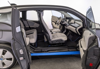 Подержанный автомобиль BMW i3 2018 года (30 фото)