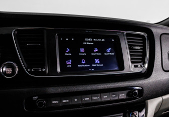 Подержанный автомобиль Kia Carnival 2019 года (23 фото)