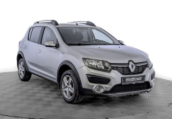 Подержанный автомобиль Renault Sandero 2017 года (3 фото)