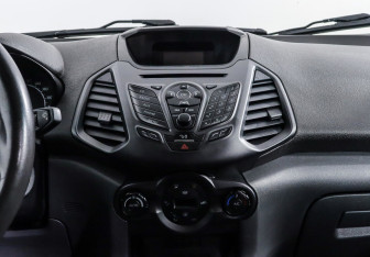 Подержанный автомобиль Ford EcoSport 2015 года (8 фото)