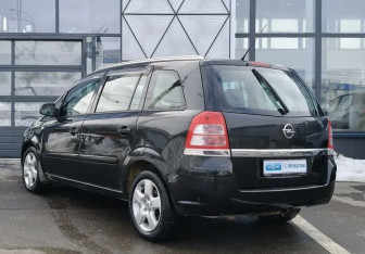 Подержанный автомобиль Opel Zafira Compactvan 2012 года (7 фото)