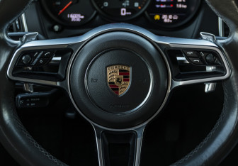 Подержанный автомобиль Porsche Macan 2016 года (11 фото)