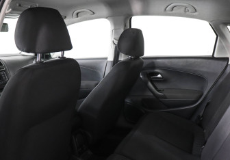 Подержанный автомобиль Volkswagen Polo Sedan 2012 года (8 фото)