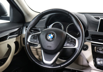 Подержанный автомобиль BMW X2 2020 года (11 фото)