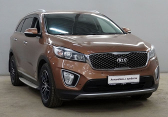 Подержанный автомобиль Kia Sorento 2015 года (3 фото)