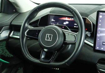 Подержанный автомобиль Zeekr 001 2023 года (17 фото)