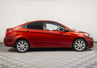 Подержанный автомобиль Hyundai Solaris Sedan 2012 года (4 фото)