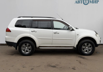 Подержанный автомобиль Mitsubishi Pajero Sport 2012 года (4 фото)