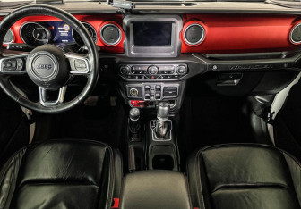 Подержанный автомобиль Jeep Wrangler 2018 года (12 фото)