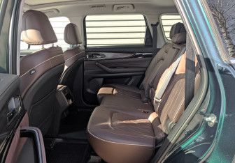 Подержанный автомобиль Exeed VX 2023 года (12 фото)