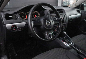 Подержанный автомобиль Volkswagen Jetta Sedan 2011 года (12 фото)