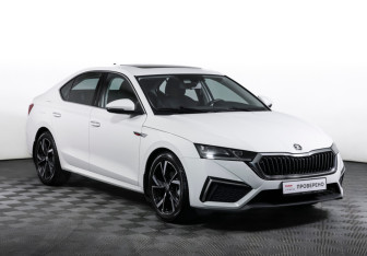 Подержанный автомобиль Skoda Octavia Liftback 2022 года (3 фото)