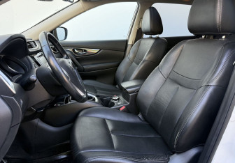 Подержанный автомобиль Nissan X-Trail 2015 года (10 фото)