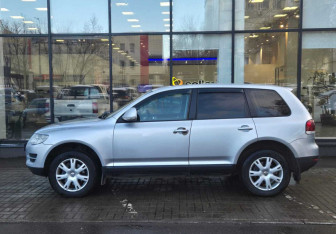 Подержанный автомобиль Volkswagen Touareg 2008 года (5 фото)