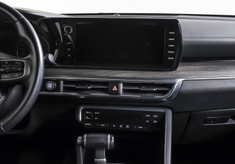 Подержанный автомобиль Kia K5 2020 года (14 фото)