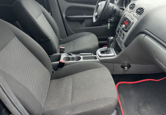 Подержанный автомобиль Ford Focus Hatchback 2010 года (9 фото)