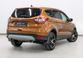 Подержанный автомобиль Ford Kuga 2017 года (5 фото)