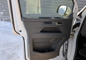 Подержанный автомобиль Volkswagen Caravelle 2020 года (18 фото)