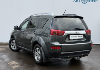 Подержанный автомобиль Peugeot 4007 2010 года (7 фото)