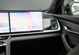 Подержанный автомобиль Geely Monjaro 2026 года (14 фото)