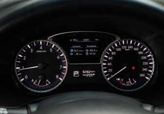 Подержанный автомобиль Infiniti QX60 2017 года (17 фото)