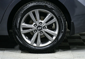 Подержанный автомобиль Hyundai Elantra Sedan 2018 года (8 фото)