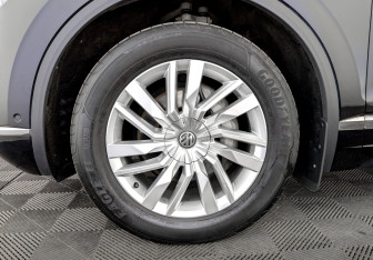 Подержанный автомобиль Volkswagen Touareg 2018 года (18 фото)