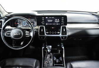 Подержанный автомобиль Kia Sorento 2023 года (16 фото)