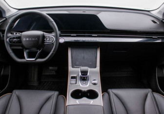 Подержанный автомобиль Omoda C5 2024 года (12 фото)