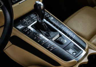 Подержанный автомобиль Porsche Macan 2017 года (16 фото)