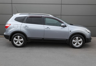 Подержанный автомобиль Nissan Qashqai+2 2011 года (4 фото)