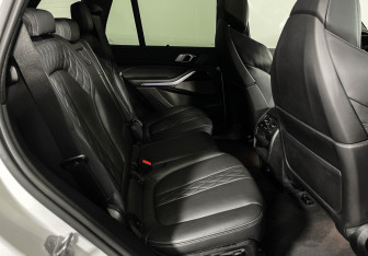 Подержанный автомобиль BMW X5 2021 года (13 фото)