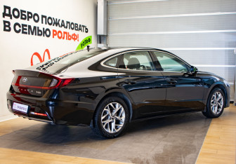 Подержанный автомобиль Hyundai Sonata 2020 года (4 фото)