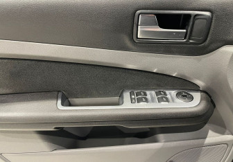 Подержанный автомобиль Ford Focus Sedan 2008 года (17 фото)