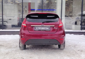 Подержанный автомобиль Ford Fiesta Hatchback 2011 года (7 фото)