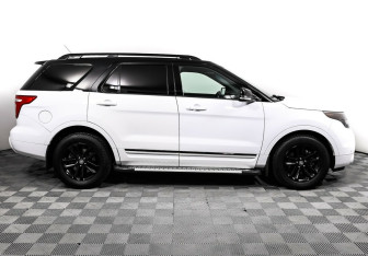 Подержанный автомобиль Ford Explorer 2013 года (4 фото)