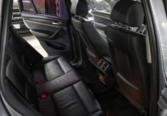 Подержанный автомобиль BMW X3 2012 года (12 фото)