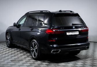 Подержанный автомобиль BMW X7 2020 года (7 фото)