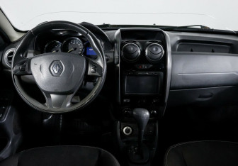 Подержанный автомобиль Renault Duster 2015 года (8 фото)