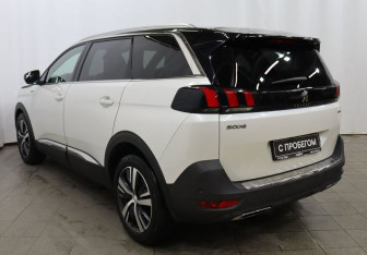 Подержанный автомобиль Peugeot 5008 Suv 2019 года (6 фото)