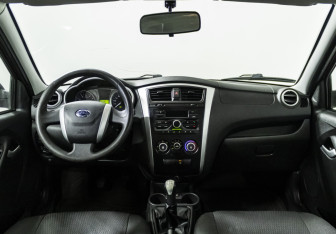 Подержанный автомобиль Datsun mi-DO 2015 года (12 фото)