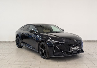 Подержанный автомобиль Changan UNI-V 2022 года (3 фото)