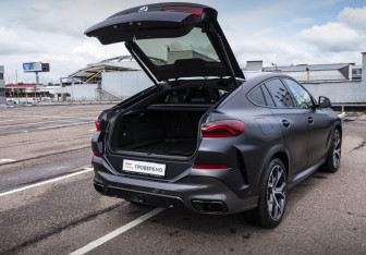 Подержанный автомобиль BMW X6 2020 года (22 фото)