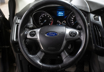 Подержанный автомобиль Ford Focus Sedan 2012 года (17 фото)