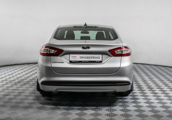 Подержанный автомобиль Ford Mondeo Sedan 2017 года (6 фото)
