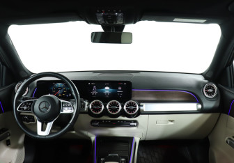 Подержанный автомобиль Mercedes-Benz GLB 2021 года (12 фото)
