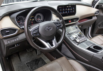 Подержанный автомобиль Hyundai Santa Fe 2021 года (16 фото)