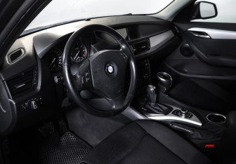 Подержанный автомобиль BMW X1 2014 года (15 фото)